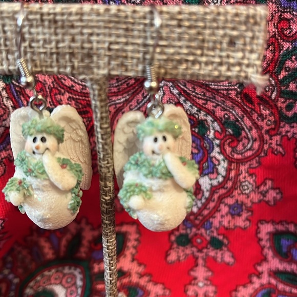 Angel Snowman earrings on silver tone shepherds hooks, like new - Picture 4 of 6